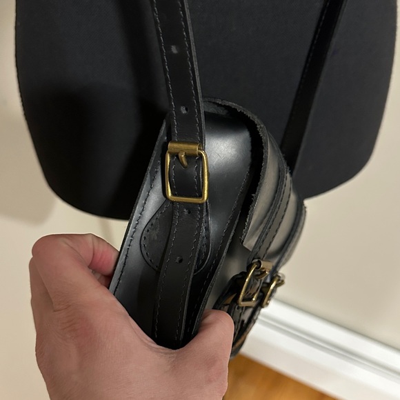 *DR. MARTENS* Black x Gold Leather Crossbody Purse Bag - Picture 5 of 8